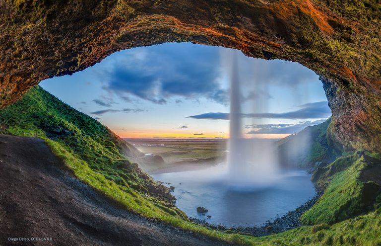 Seljalandsfoss_iceland